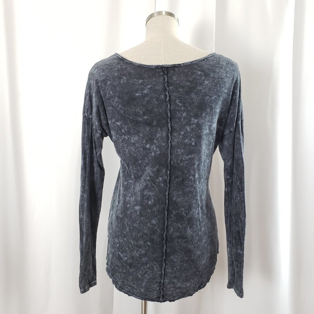 Signorelli Washed Out Distressed Graphic Bohemian Top Medium - Picture 9 of 12